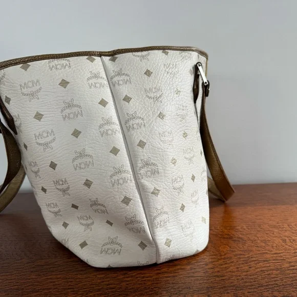 MCM Princess Lion Shopper Tote Ivory and Metallic with COA - Picture 5 of 16